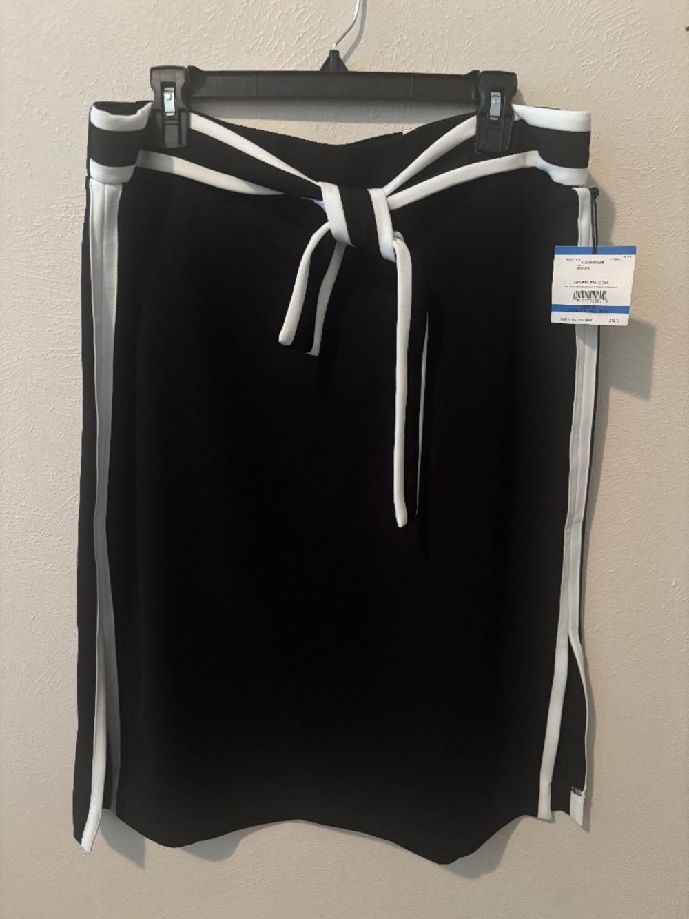 Anne Klein Black Skirt Bright White Trim, Side Slits, and Tie Waist - Size XL